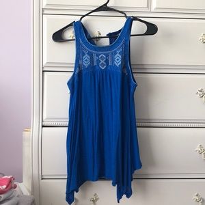 blue tank top